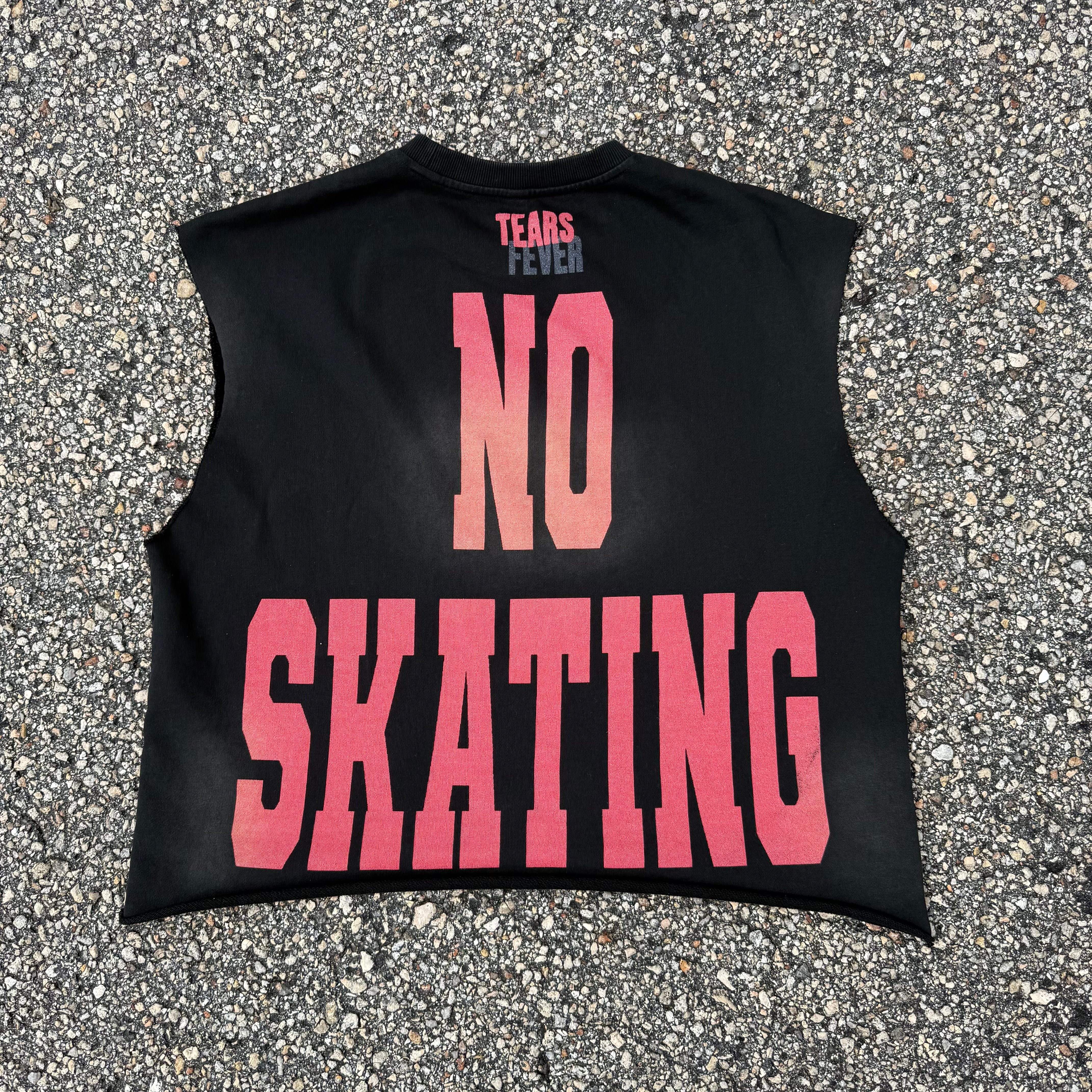 “NO SKATING SLEEVELESS TEE”